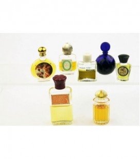 Lot de 7 miniatures féminines (marques différentes )