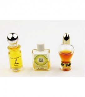 Lot de 3 miniatures féminines, variantes différentes