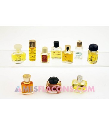 Lot de 10 micro miniatures féminines (marques différentes)